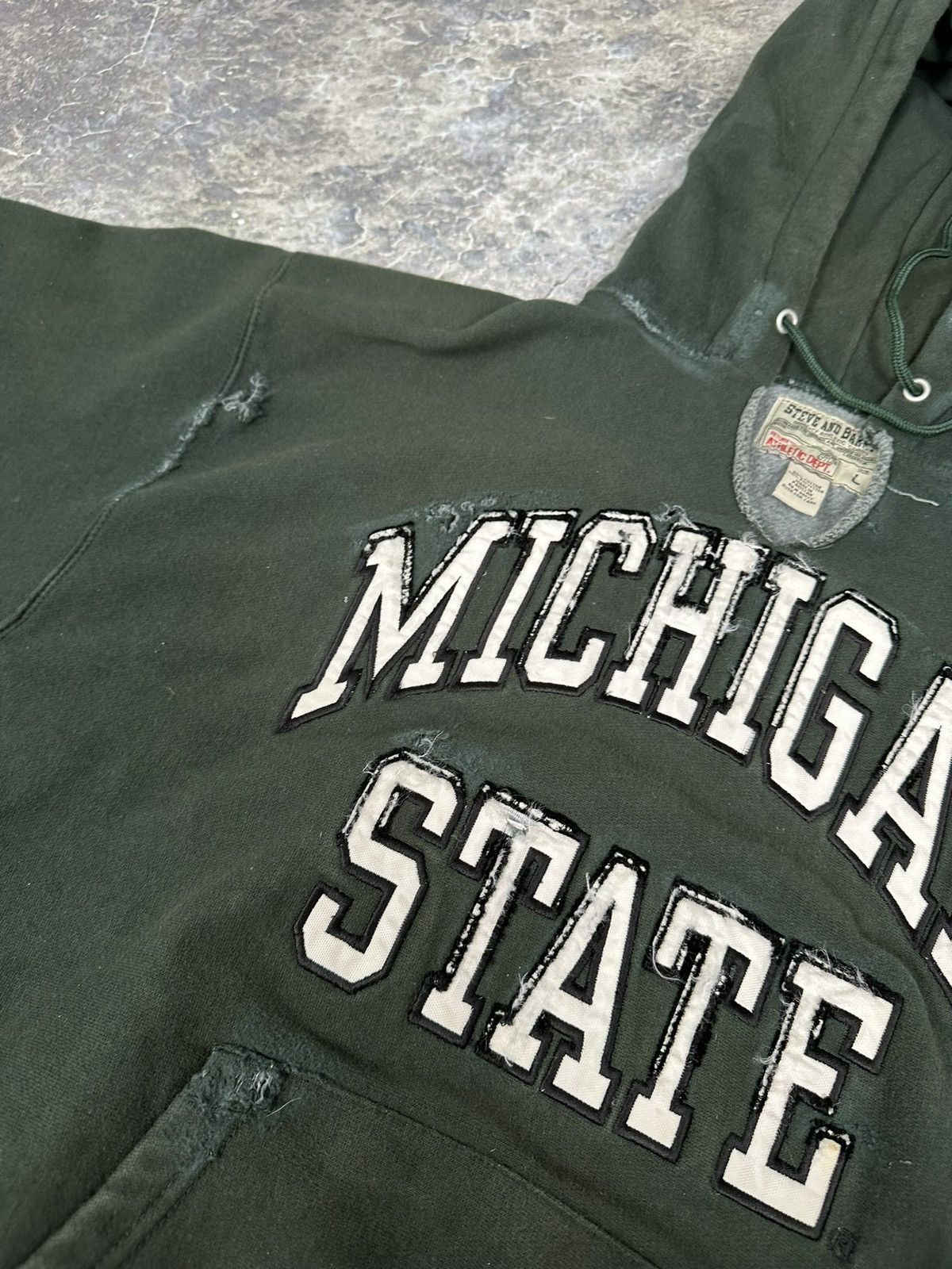 NCAA × Vintage Perfectly Distressed Michigan State Pine Green Hoodie Size US L / EU 52-54 / 3 - 4 Thumbnail