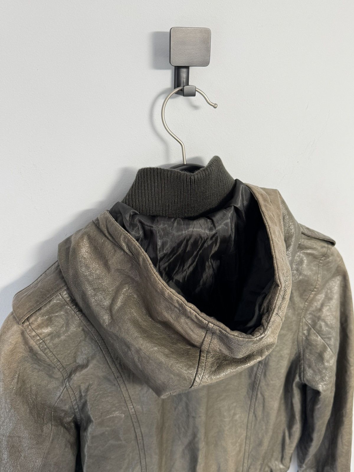 Levi's Levi’s Vintage Leather Jacket Y2K style hype women’s Size M / US 6-8 / IT 42-44 - 19 Thumbnail
