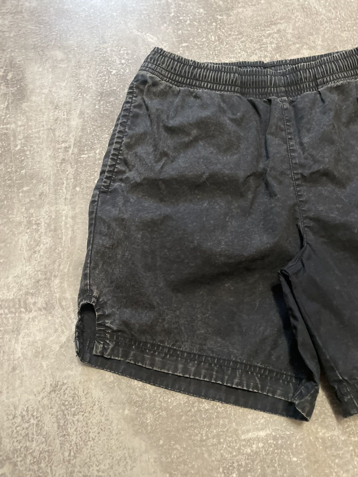 Nike × Vintage Vintage Nike Black Washed Shorts Y2K Size US 30 / EU 46 - 3 Thumbnail