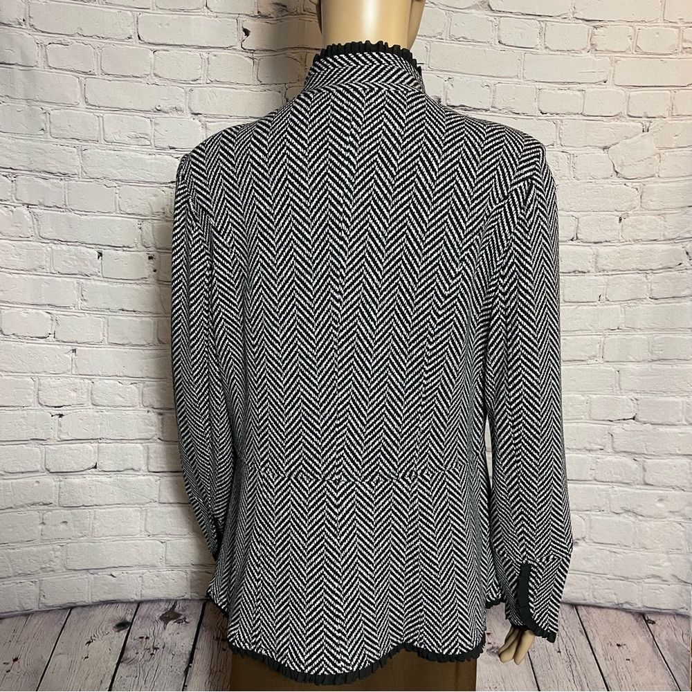 Chicos New Chico’s Chevron Blazer Jacket With Black Ruffle Trim Si Size M / US 6-8 / IT 42-44 - 4 Thumbnail