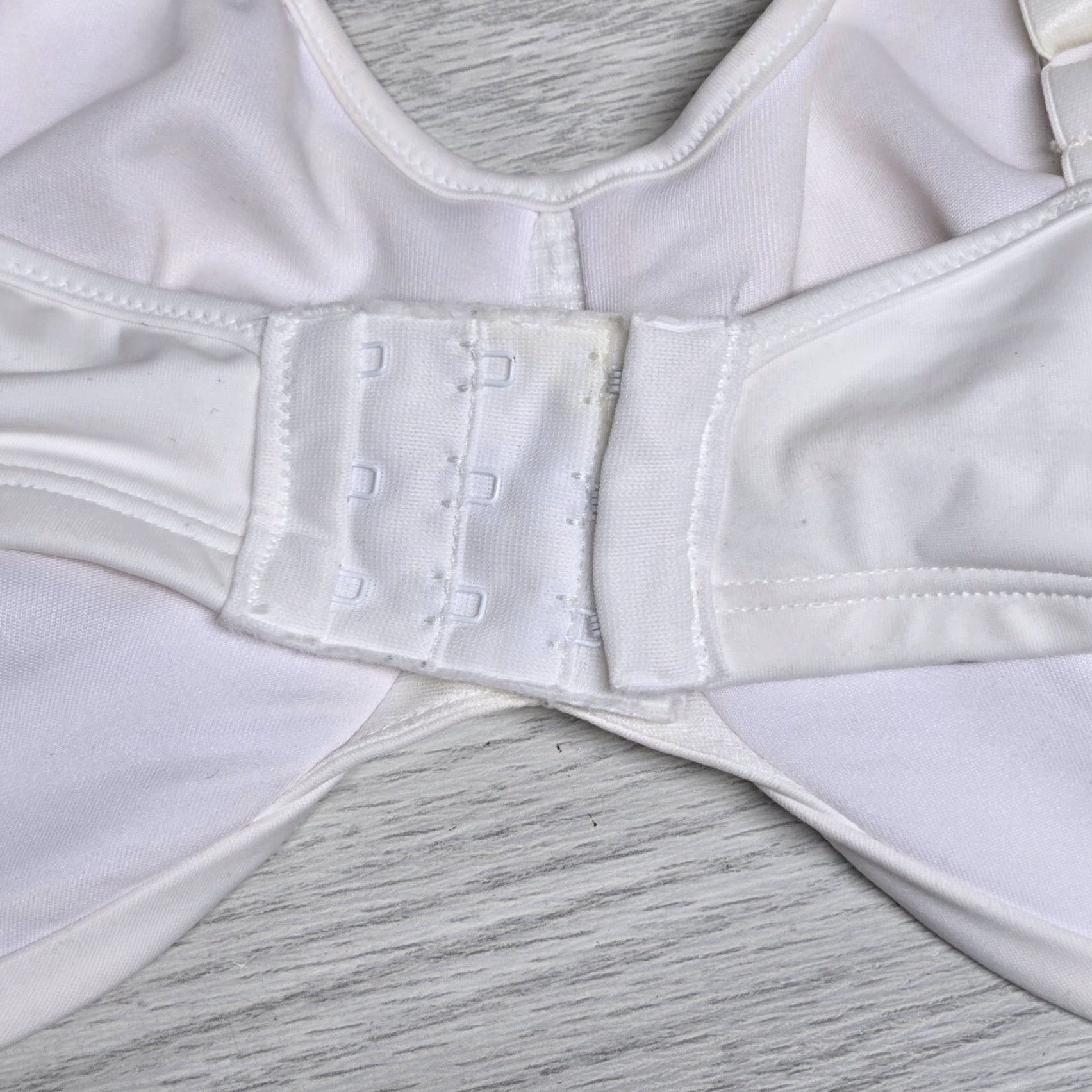 Vintage Bali Bra 42DD Women's Minimizer Underwire White Adjustable Back Closure Full Coverage Size ONE SIZE - 4 Thumbnail