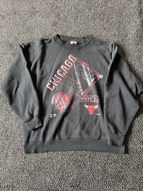 Vintage Vintage 90s Chicago Bulls Sweatshirt Size US XL / EU 56 / 4 - 4 Thumbnail