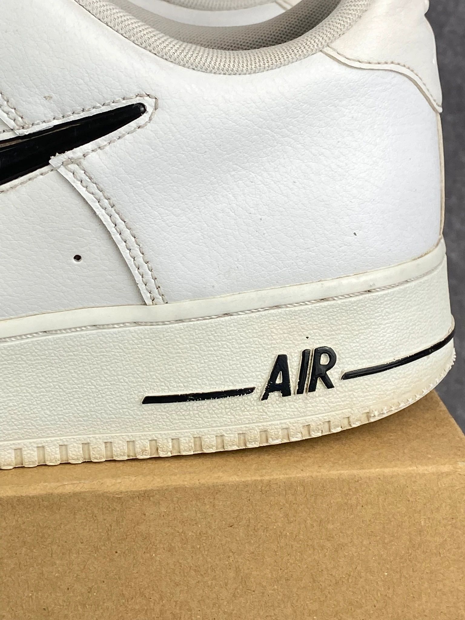 Nike Nike Air Force 1 white sneakers with black swoosh Size US 13 / EU 46 - 3 Thumbnail