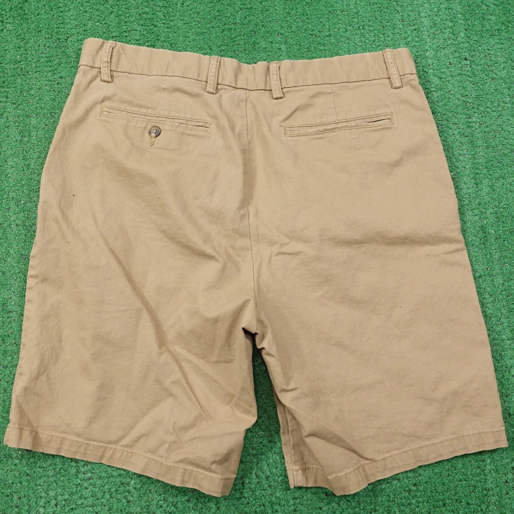 Old Navy OLD NAVY Chino Shorts Mens Slim Fit Beige Cotton Size 38 Casual Size US 38 / EU 54 - 3 Thumbnail
