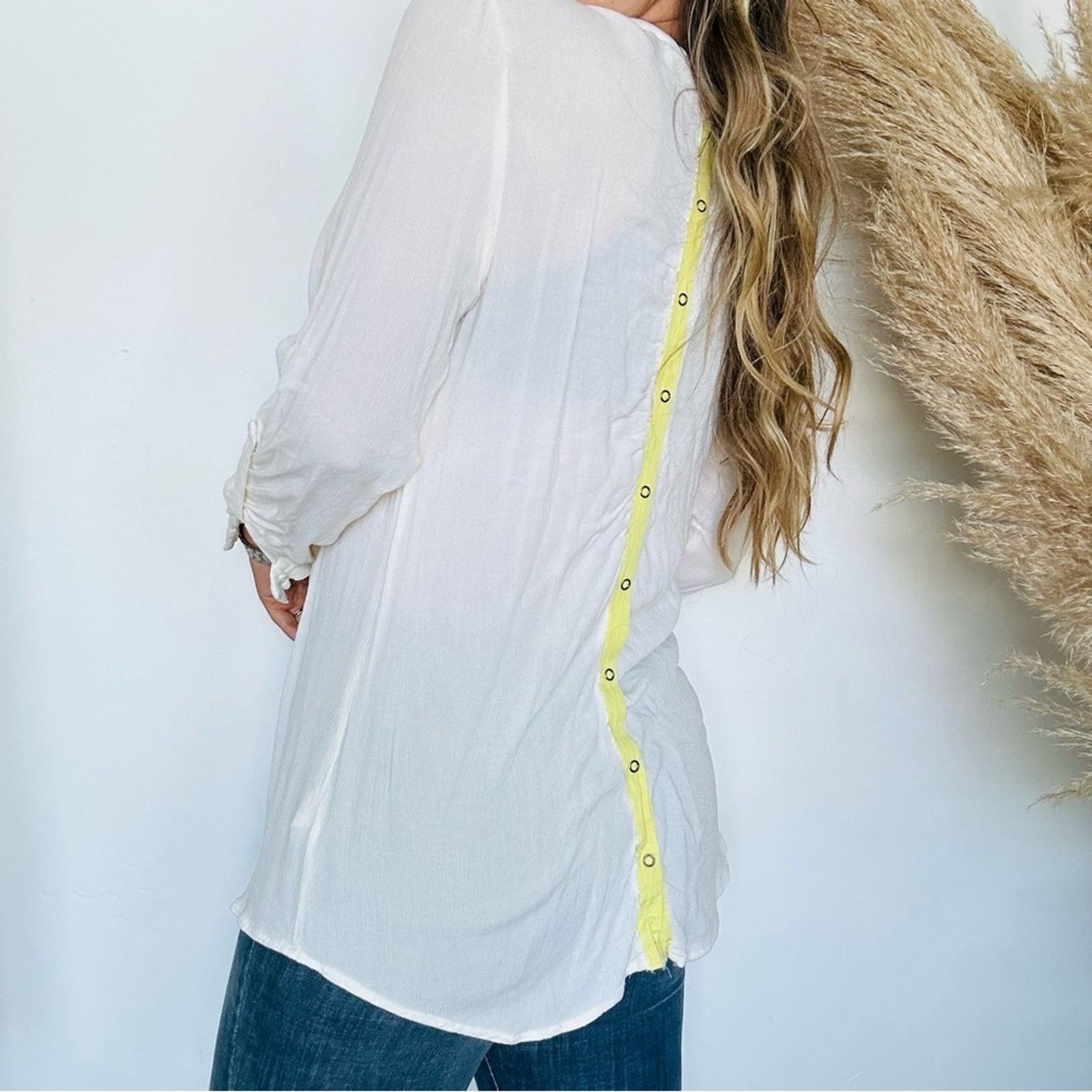 Free People FP FREE PEOPLE White Button Long Raw Hem Blouse Shirt Top Size L / US 10 / IT 46 - 2 Thumbnail