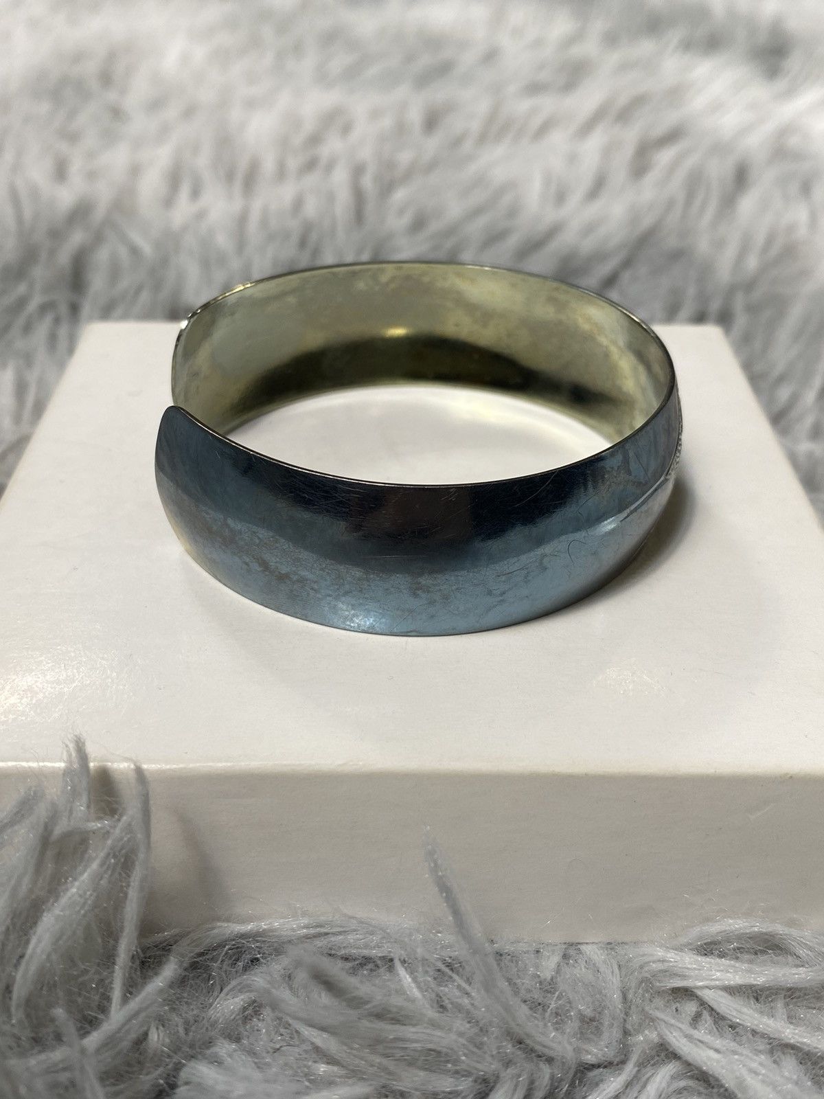 Jewelry Vintage Engraved Metal Cuff Bracelet – Japanese Brand Size ONE SIZE - 5 Thumbnail