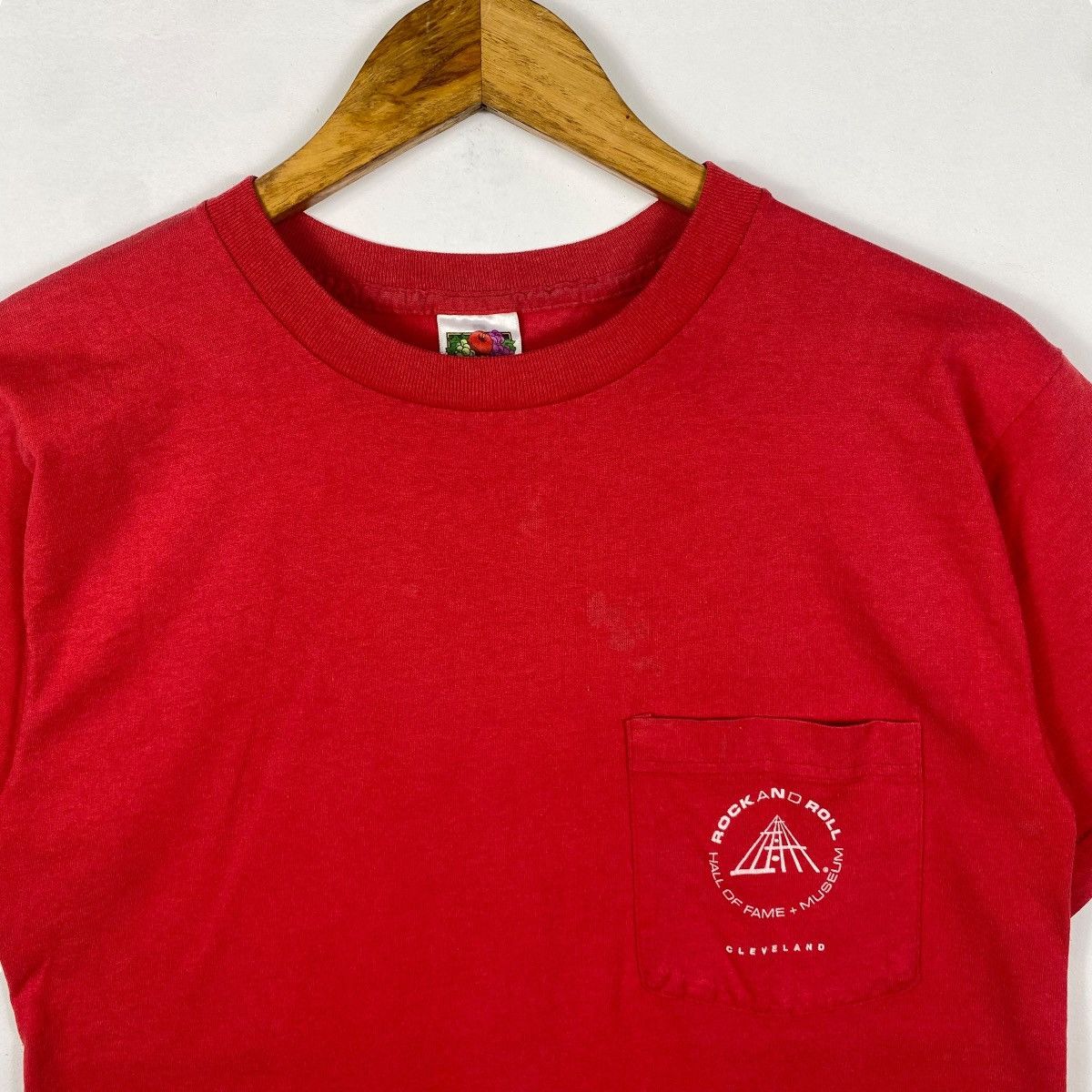 Vintage Vintage 90's Cleveland Rock & Roll Hall Of Fame Museum Tee Size US M / EU 48-50 / 2 - 5 Thumbnail
