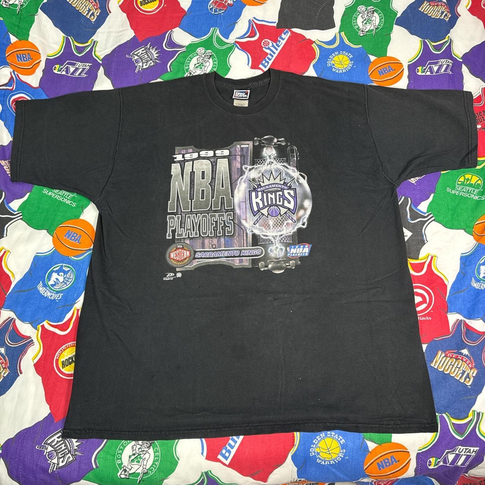 NBA × Pro Player × Vintage Vintage 1999 NBA Sacramento Kings Playoffs Mens Sz XXL Tee Size US XXL / EU 58 / 5 - 1 Thumbnail