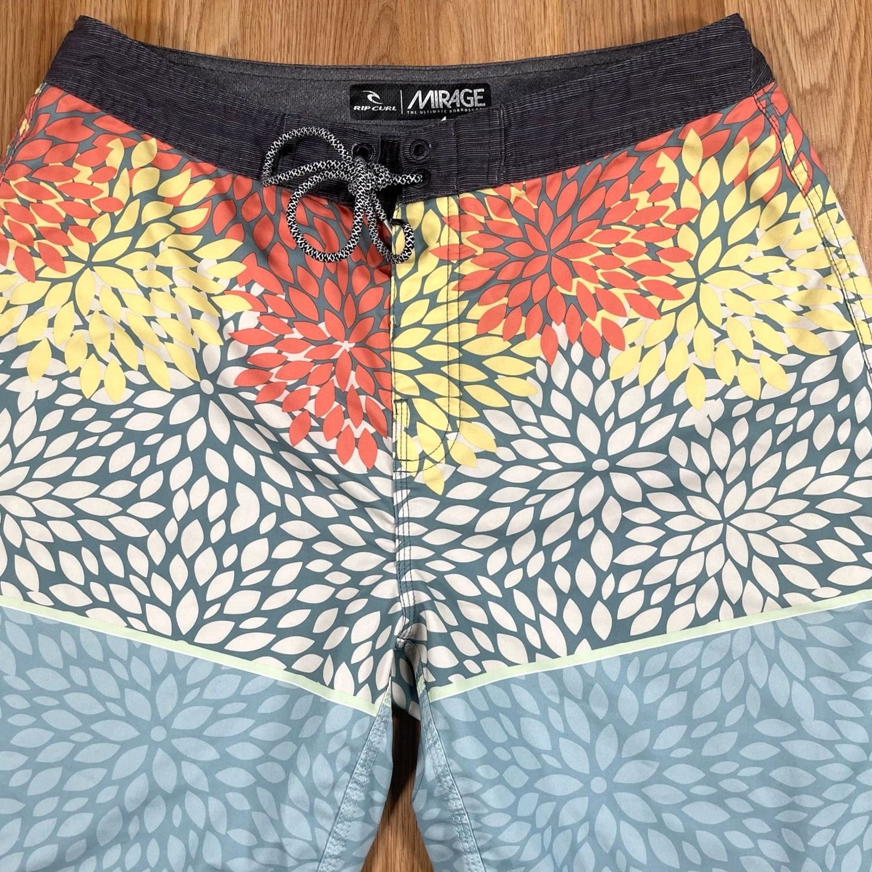 Vintage Mirage Shorts Mens 32 Stretch Drawstring Swim Trunks Beach Polyester Blend Trunks Pockets Quick Dry Adults Mens Beach Polyester Blend Mirage Shorts 32 Size US 32 / EU 48 - 2 Thumbnail