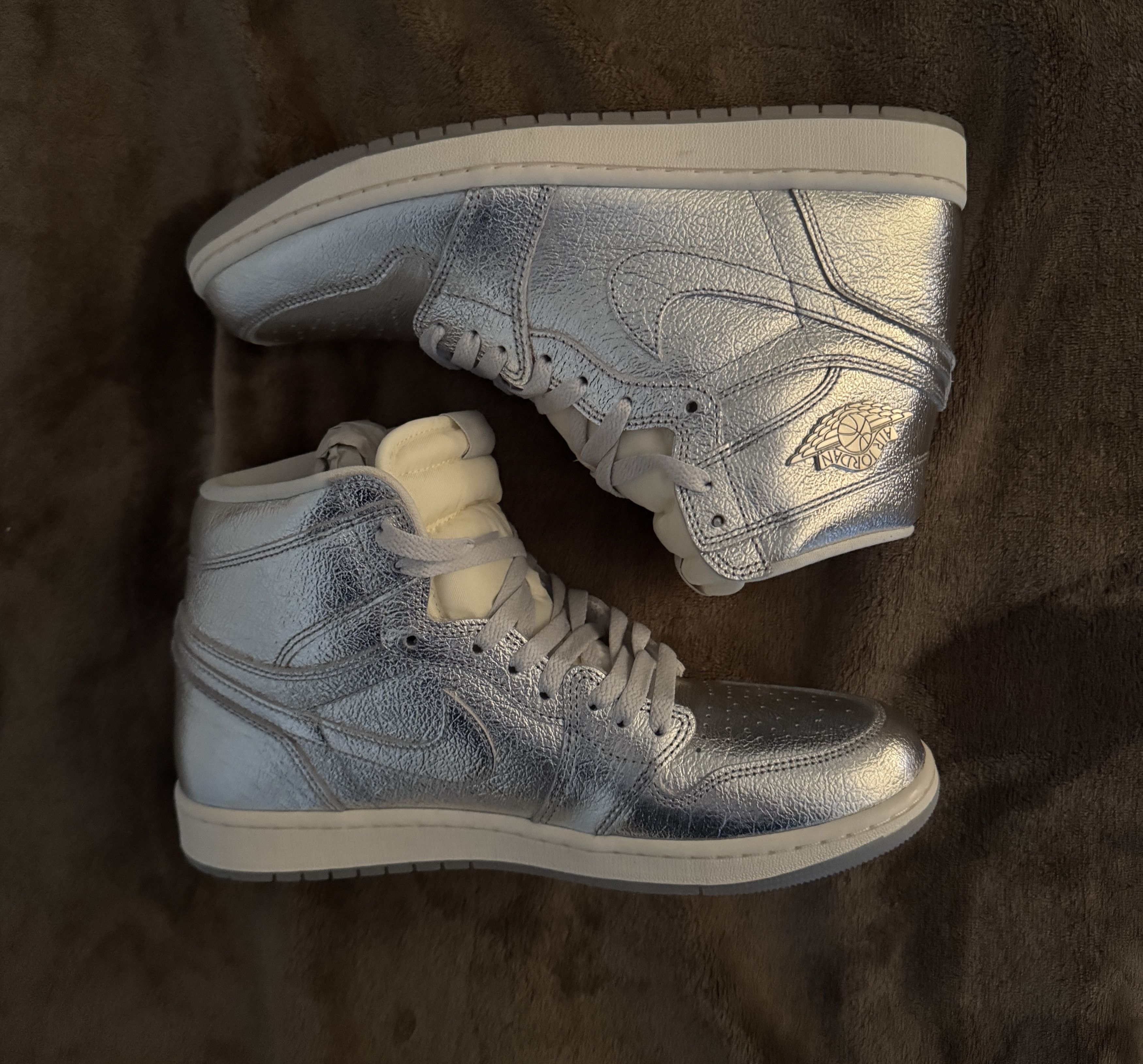 Nike Nike Air Jordan 1 Retro Hi OG Metallic Silver Size US 12 / IT 42 - 2 Thumbnail