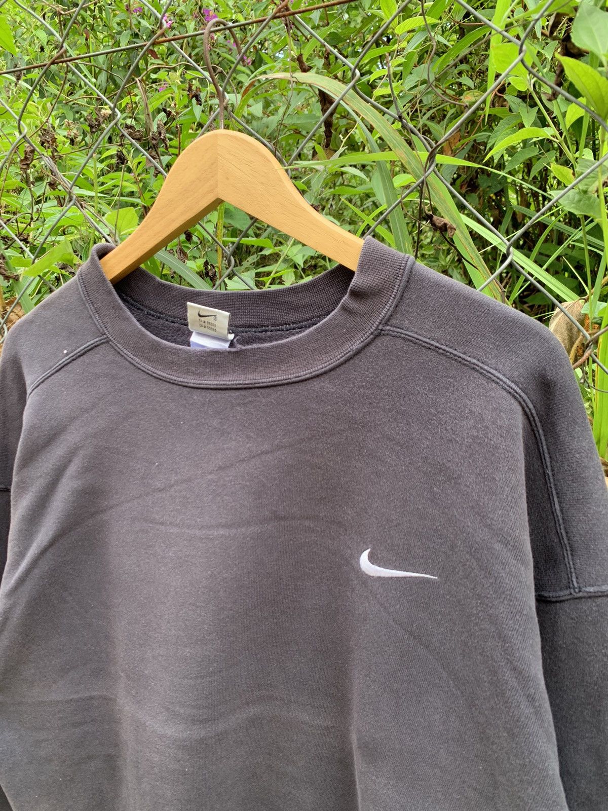 Nike LAST DROP#Vintage Nike Small Swoosh Distressed Sweatshirt Size US XL / EU 56 / 4 - 7 Thumbnail