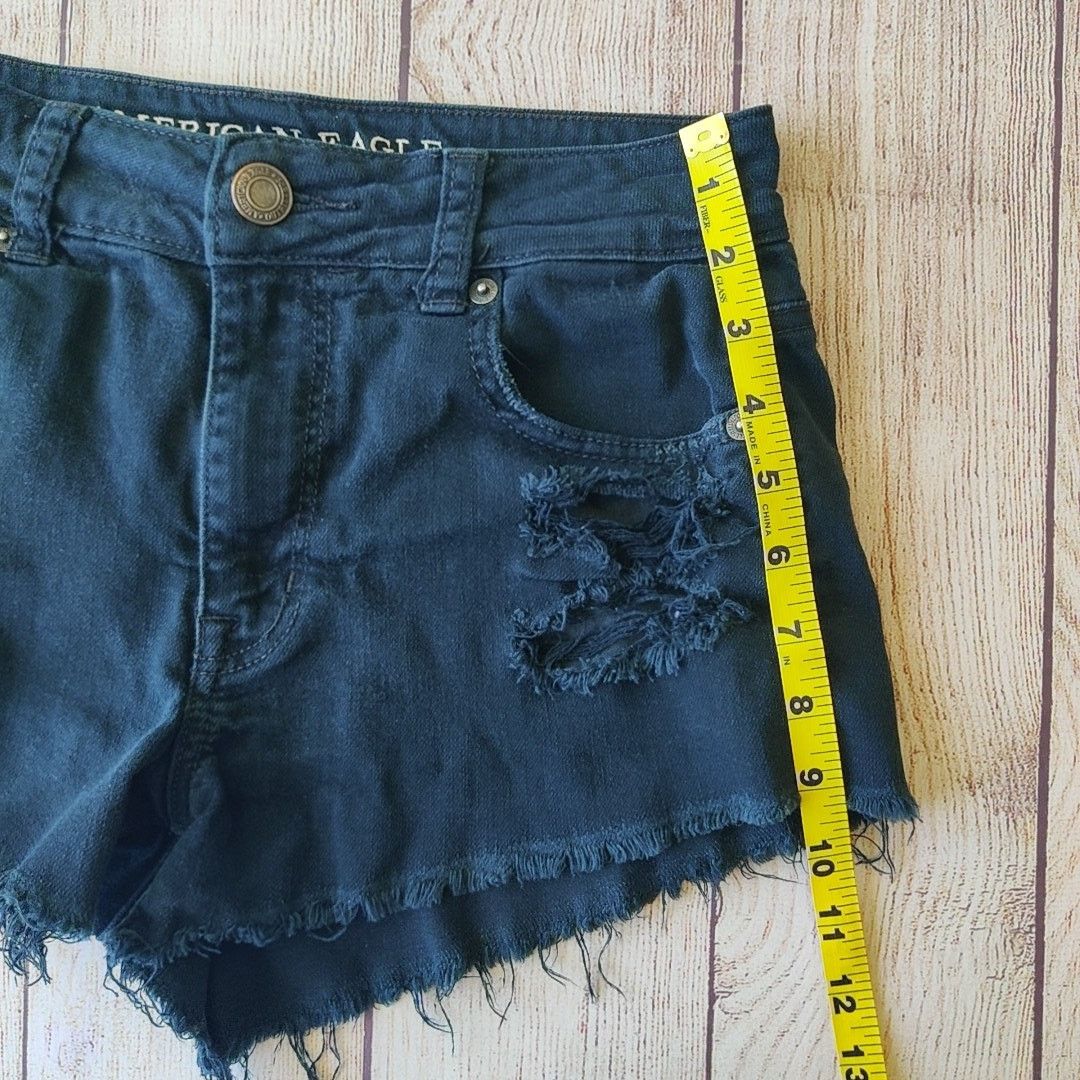 American Eagle Outfitters Distressed hi-rise festival denim shorts sz 2 Size 26" / US 2 / IT 38 - 3 Thumbnail