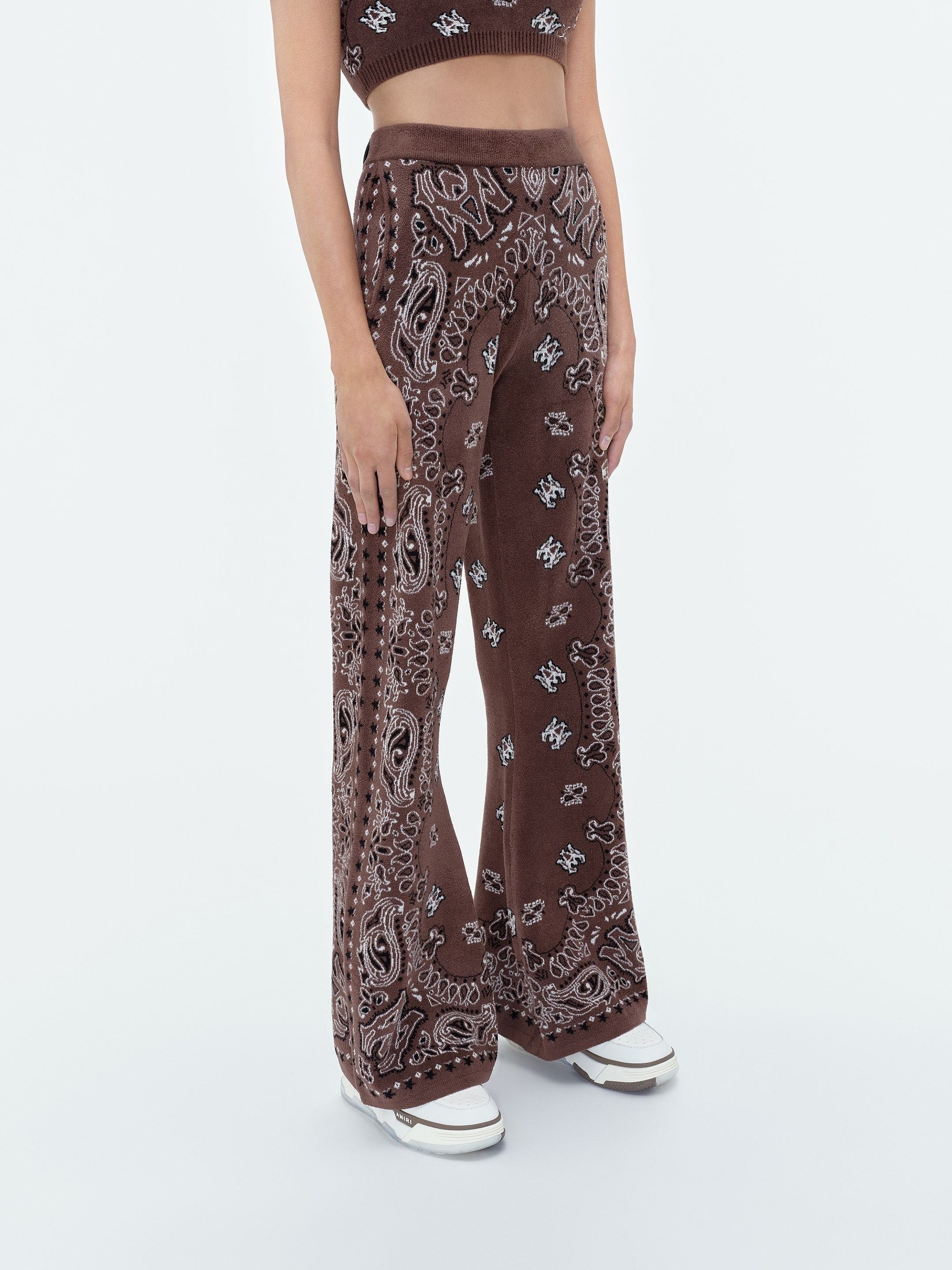 Amiri oc11z0325 Bandana Flared Sweatpant in Brown/White Size 25" / US 0 / IT 36 - 3 Thumbnail