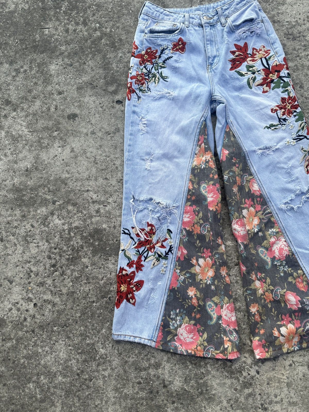 Designer Y2K Vintage Custom Flower Jeans Streetwear Style USA XS Alt Size 27" / US 4 / IT 40 - 2 Thumbnail