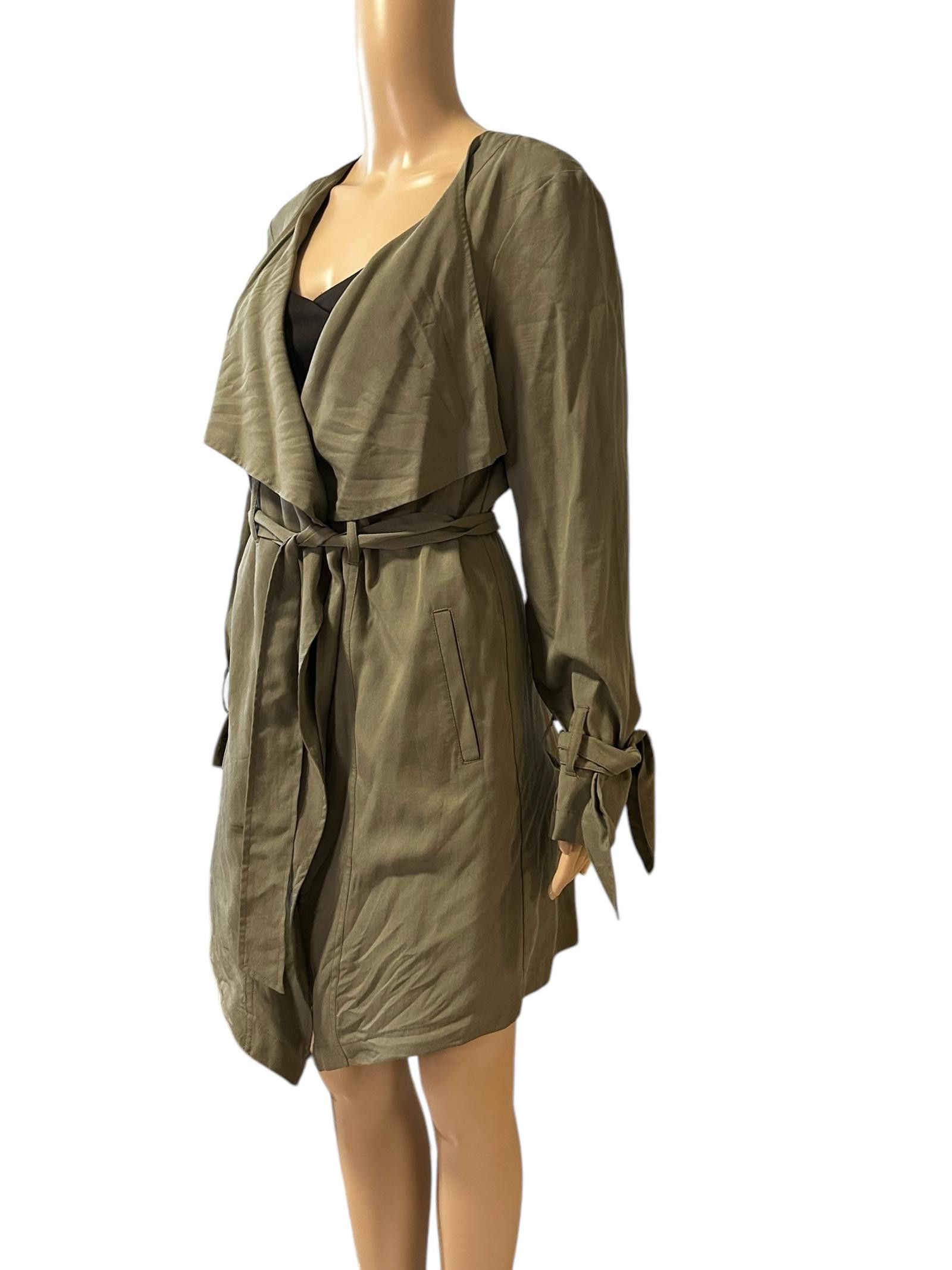 Designer Chic Olive Green Trench Coat – Elegant Layered Style Size M / US 6-8 / IT 42-44 - 1 Thumbnail