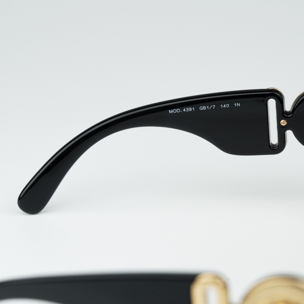 Versace NEW Versace VE4391 GB1/7 Shield Unisex Sunglasses Size ONE SIZE - 8 Thumbnail
