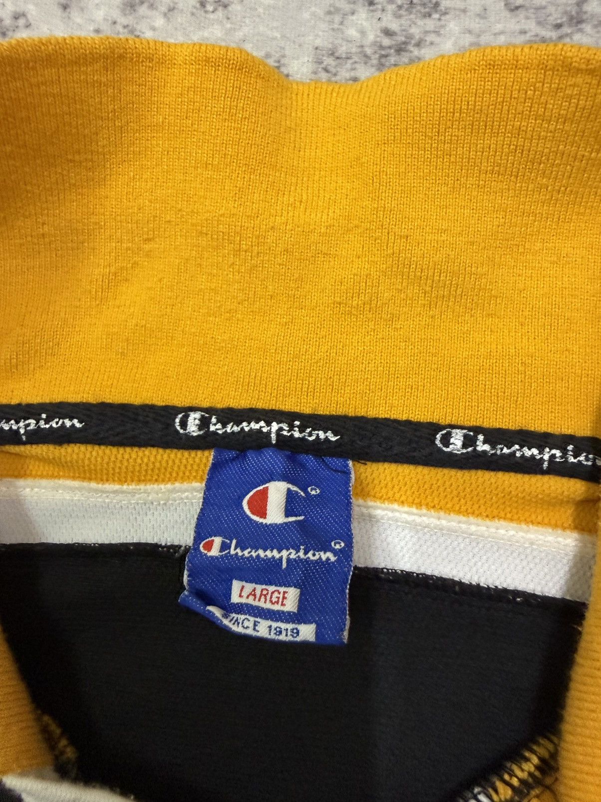 Champion Vintage Champion Spellout Logo Vneck Shortsleeve Tshirt Size US L / EU 52-54 / 3 - 7 Thumbnail