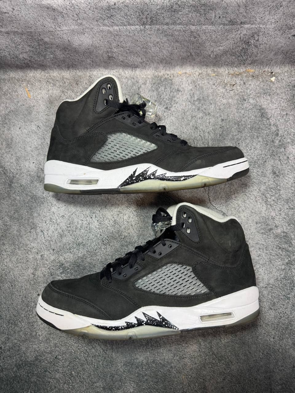 Jordan Brand Size 9.5 | Jordan 5 Oreo With Box | Pre-Owned Size US 9.5 / EU 42-43 - 7 Thumbnail
