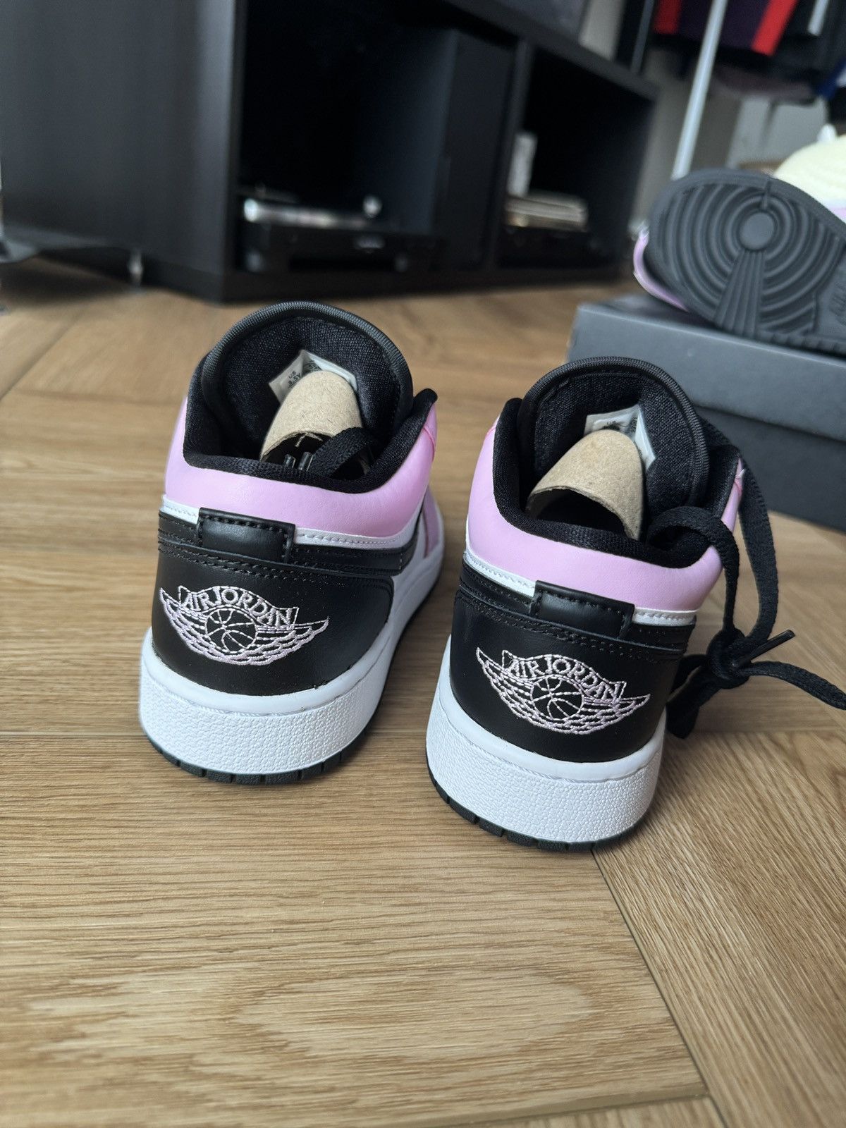 Jordan Brand Jordan 1 Low 'Light Arctic Pink' Size US 5.5 / IT 35.5 - 9 Thumbnail