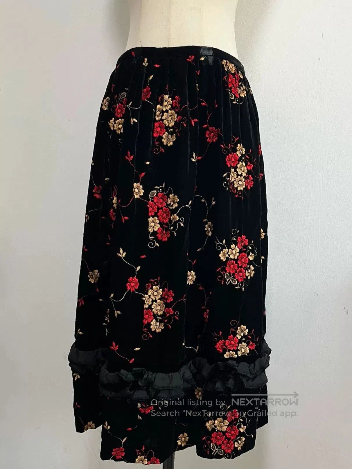 Rei Kawakubo Comme des Garçons Velvet Flower Embroidery Skirt. Size 37" - 4 Thumbnail