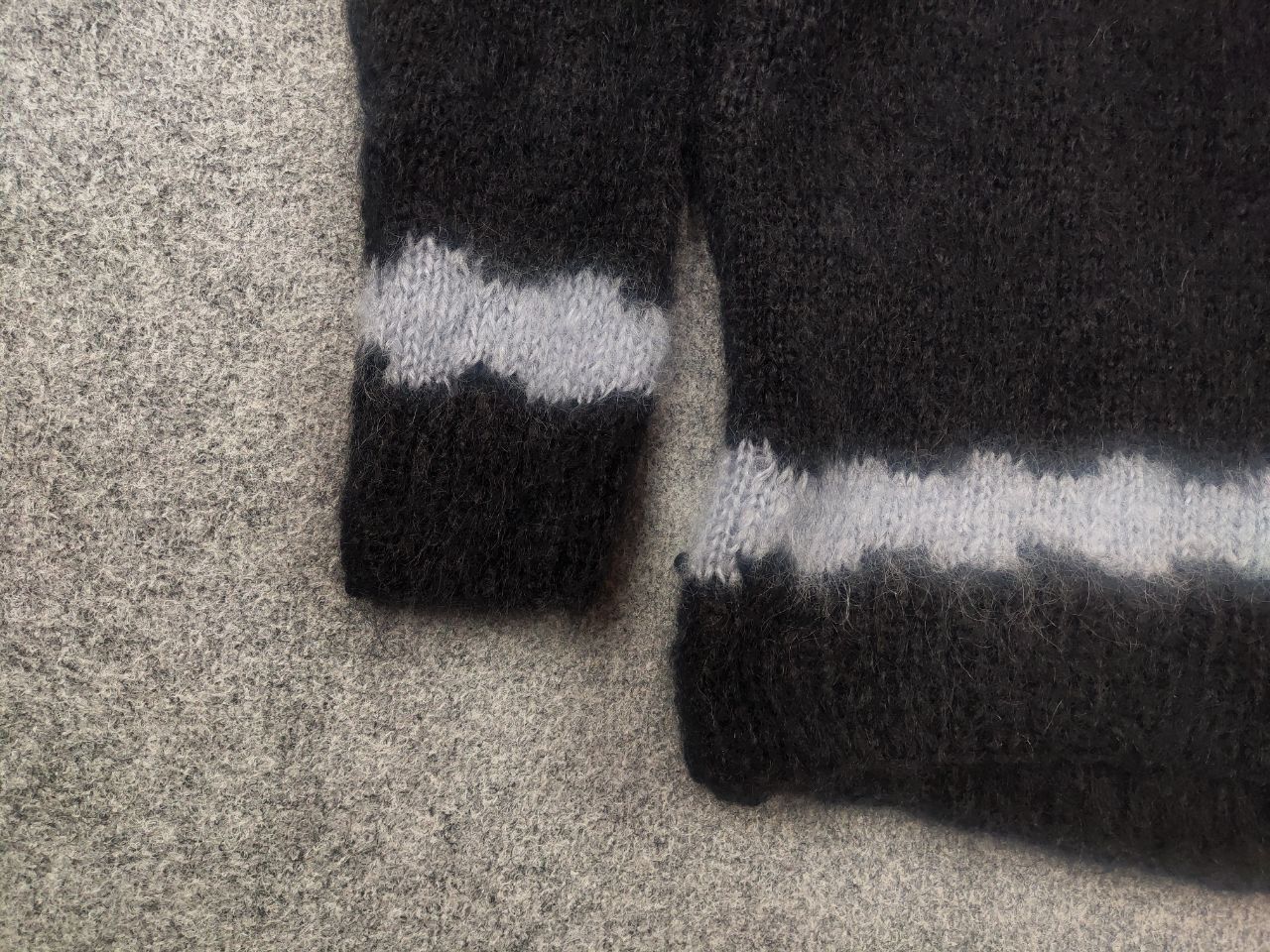 Vintage Vintage 90's Black Fuzzy Mohair Hand Knit Oversized Sweater Size M / US 6-8 / IT 42-44 - 5 Thumbnail