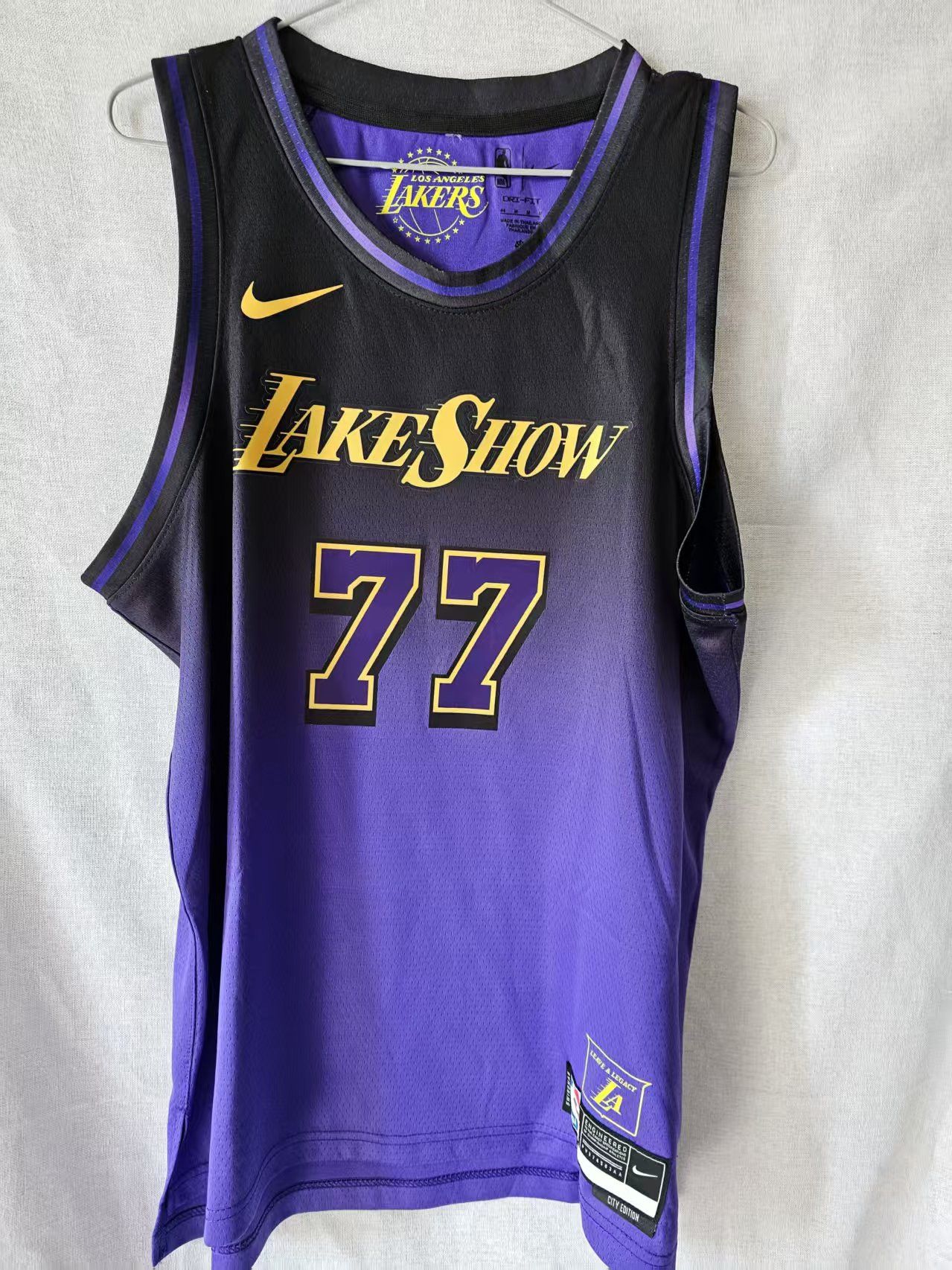 NBA Los Angeles Lakers 77 Luka Dončić Jersey Purple Size US XL / EU 56 / 4 - 1 Thumbnail