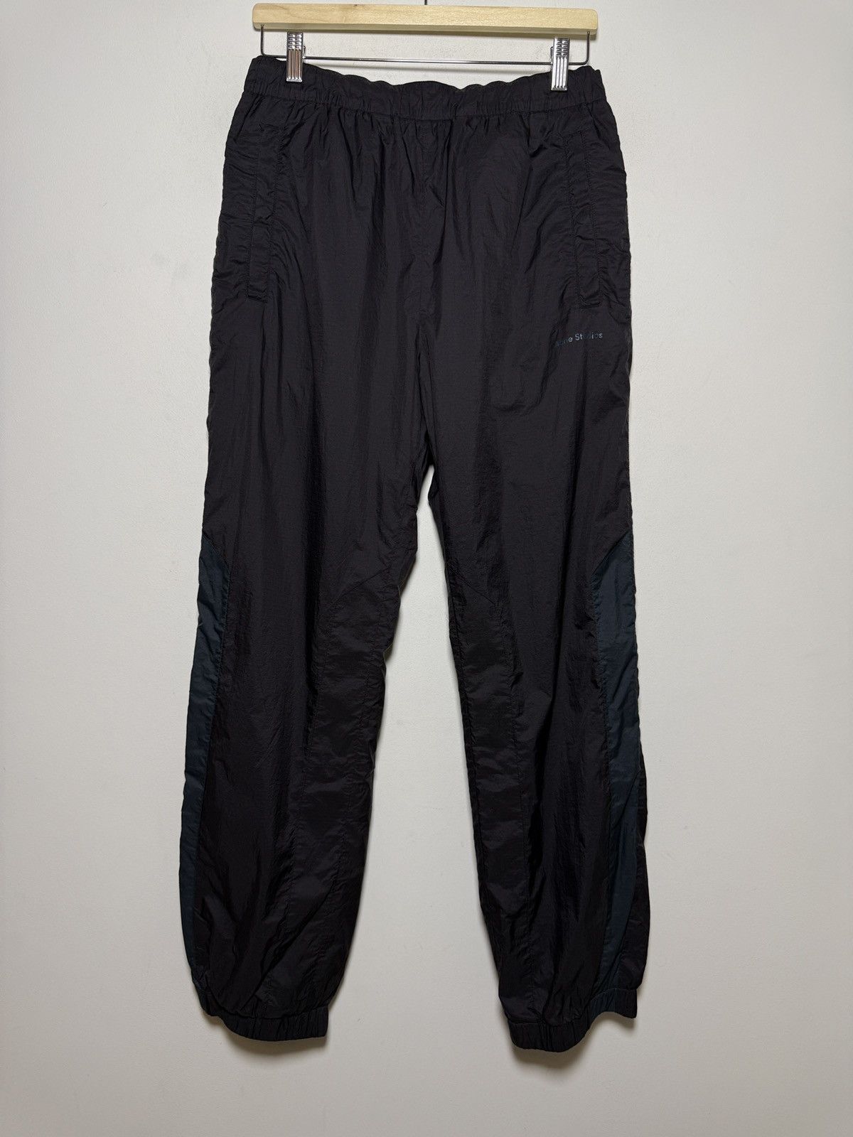 Acne Studios Acne Studios tech pants in ultra-lightweight ripstop nylon Size US 32 / EU 48 - 1 Thumbnail