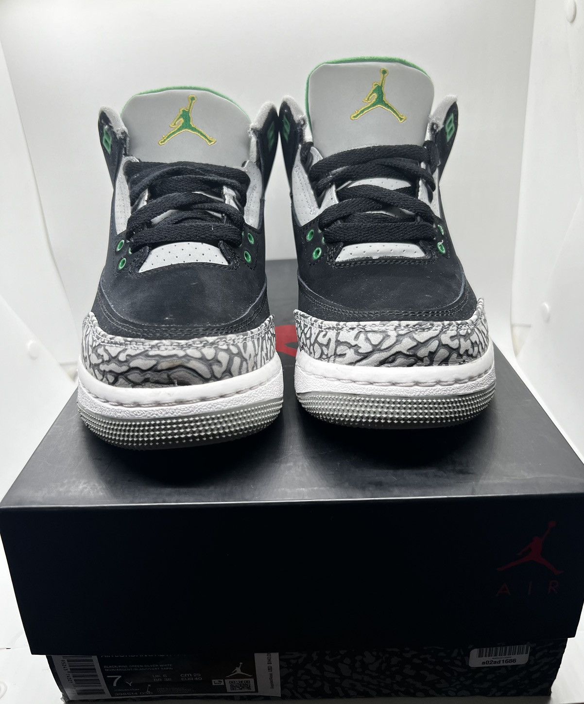 Jordan Brand Air Jordan 3 Retro Pine Green (GS) Size US 7 / EU 40 - 4 Thumbnail