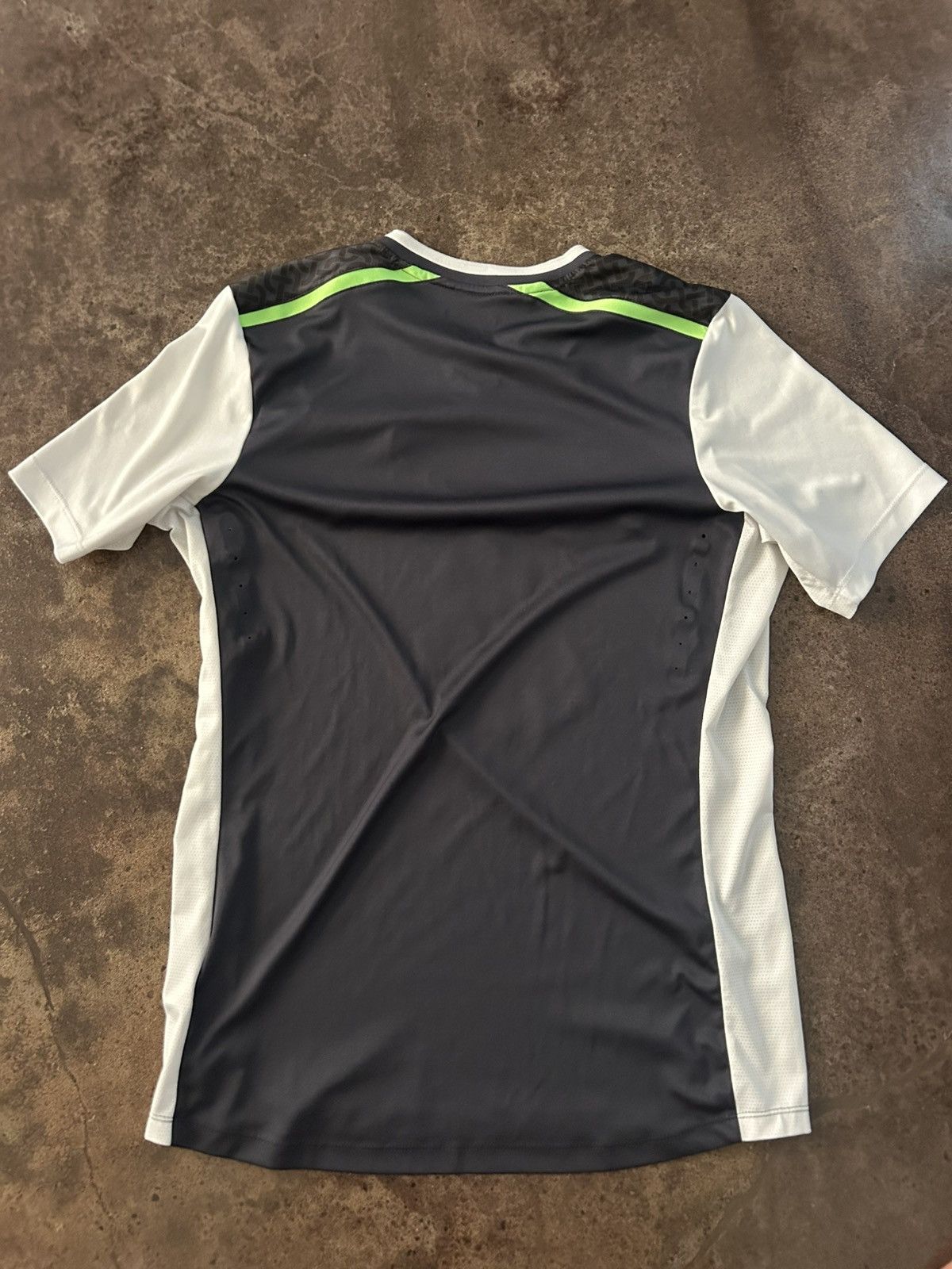 Umbro Ireland Men’s Soccer Jersey Size US S / EU 44-46 / 1 - 2 Thumbnail