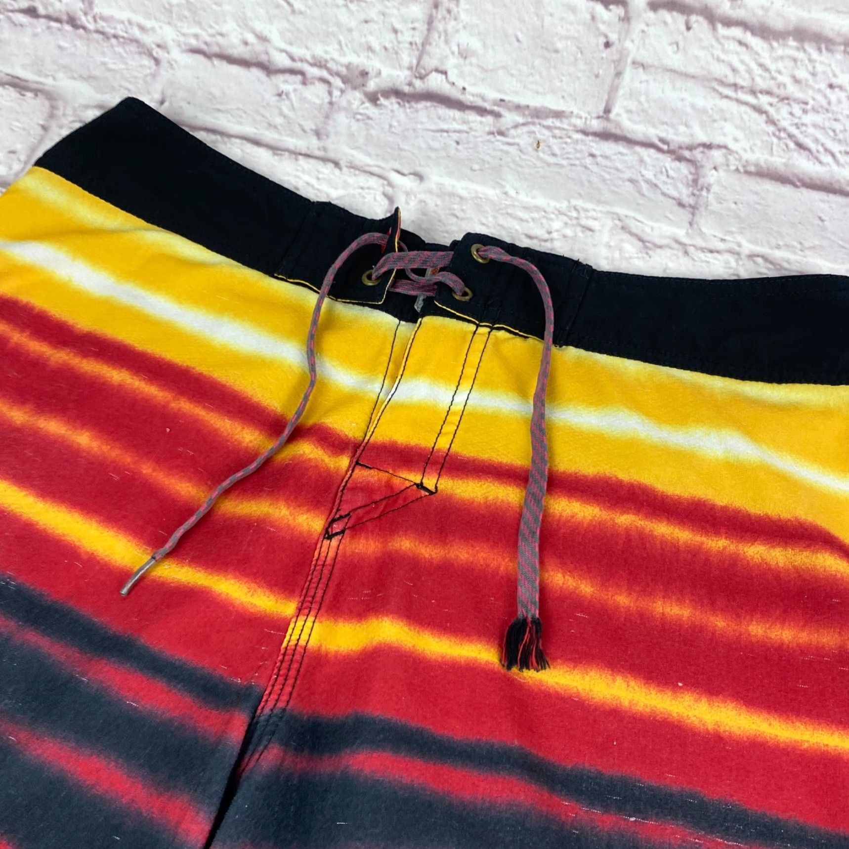 Quiksilver Quiksilver Mens Shorts Large Multicolor Stripe Drawstring Beach Outdoor Size US 33 - 7 Thumbnail