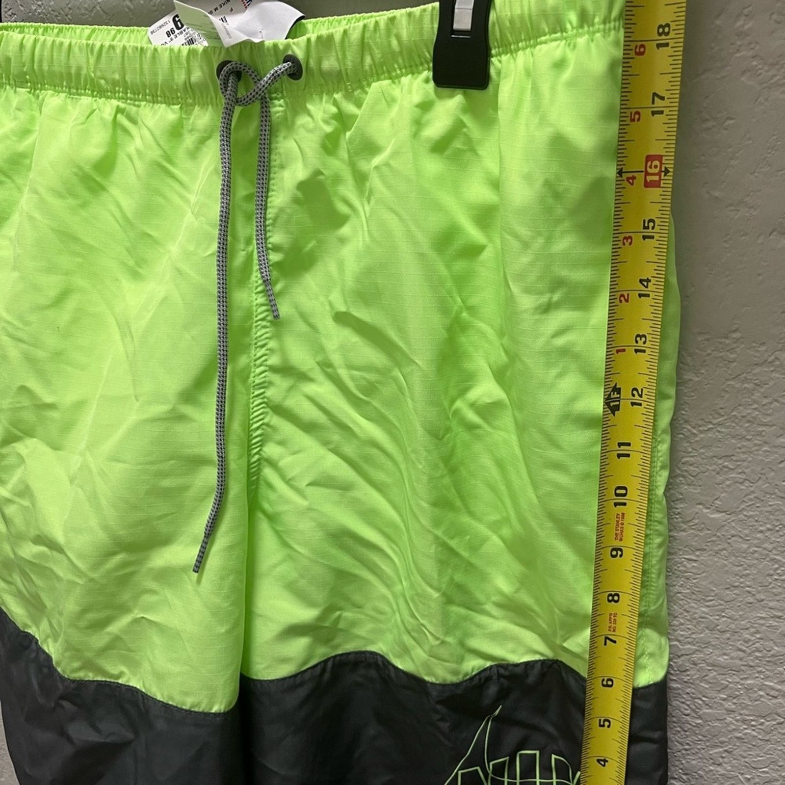 Nike Nike Men Small Neon Swim Trunks Pockets with Netting Size US 29 - 10 Thumbnail