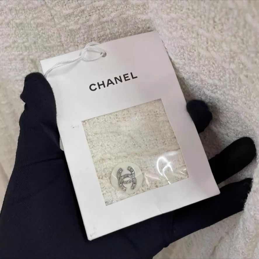 Chanel Chanel women's dress coat 36 buttoned Size XS / US 0-2 / IT 36-38 - 2 Thumbnail