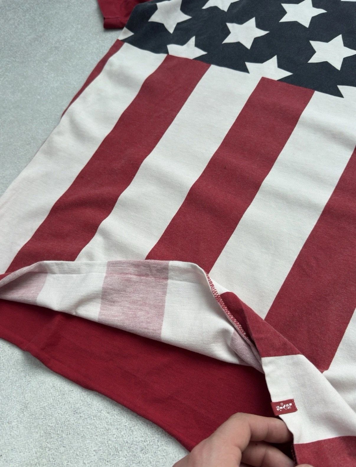 Levi's Vintage Levis Red Tag Y2K American Flag USA BigPrint T Shirt Size US M / EU 48-50 / 2 - 7 Thumbnail