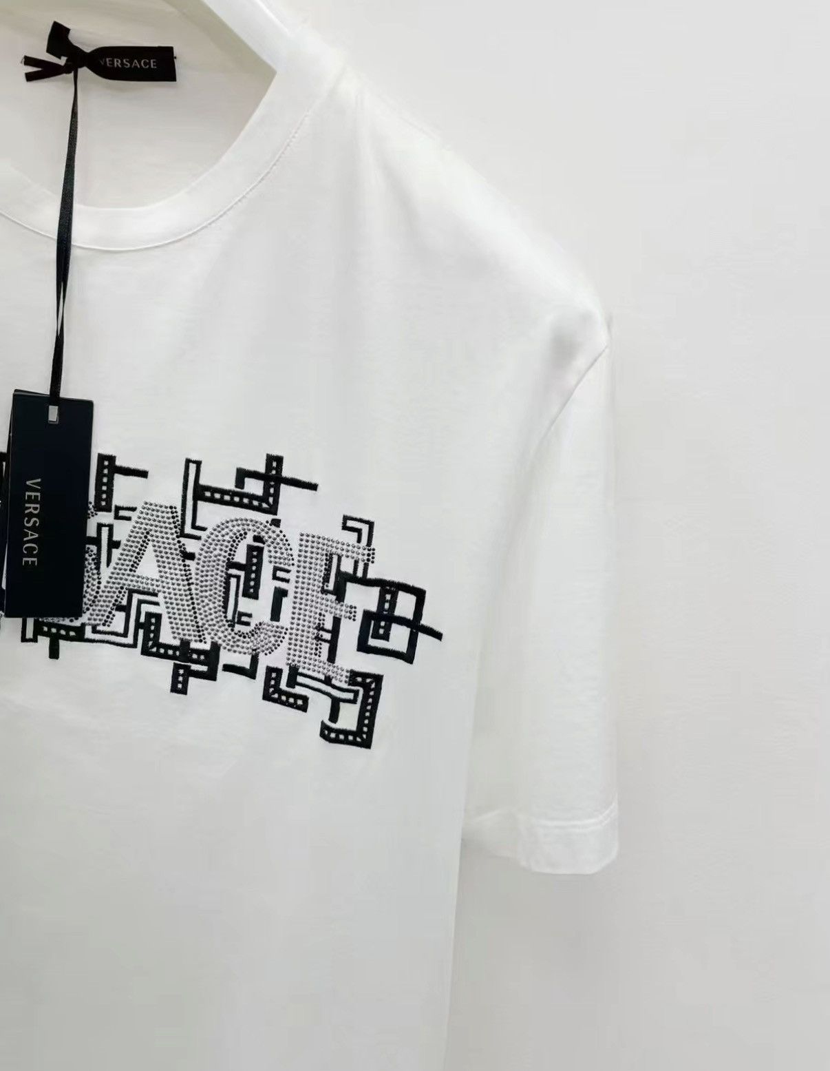 Versace VERSACE Embroidered & Rhinestone Short Sleeve T-shirt J30 Size US L / EU 52-54 / 3 - 4 Thumbnail