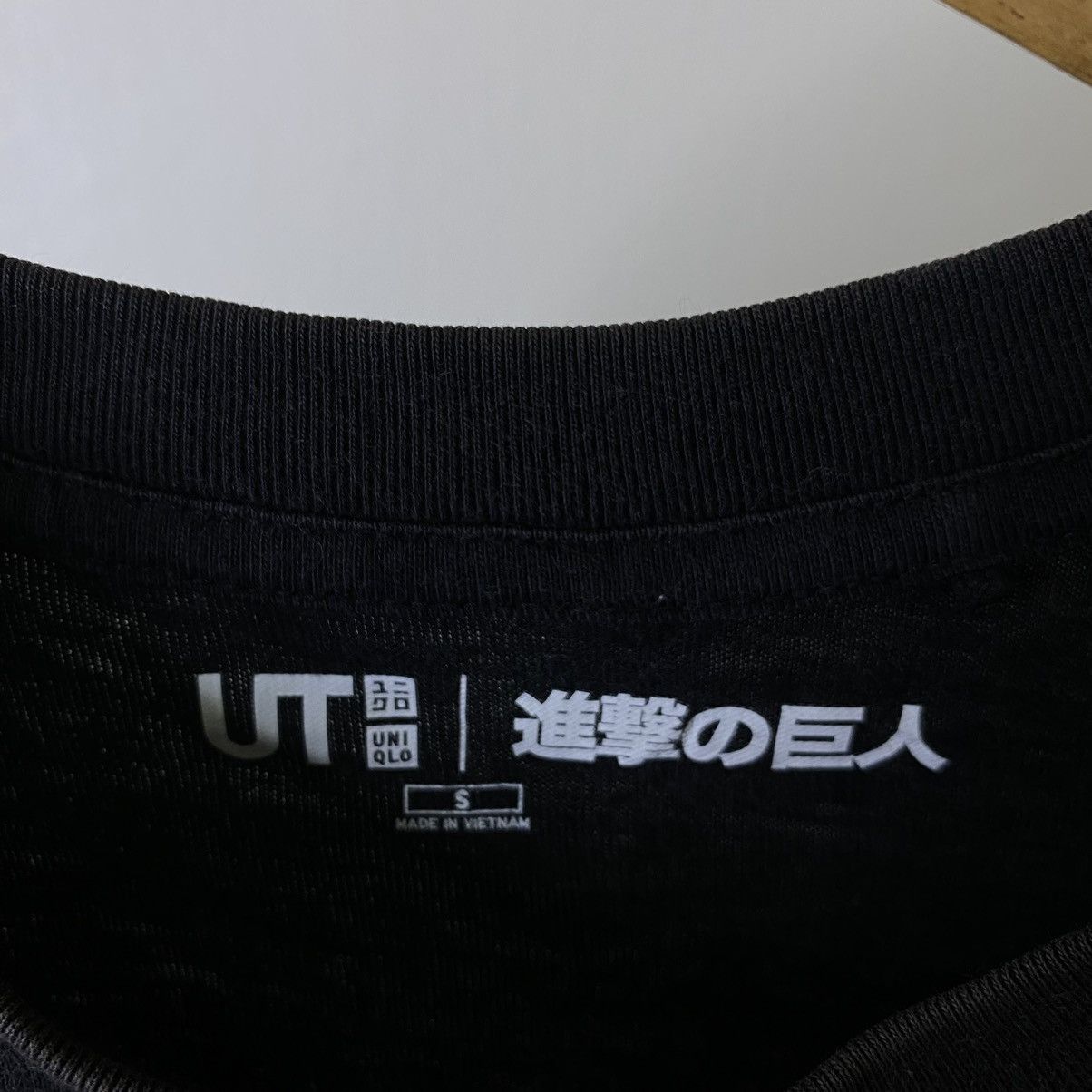 Anime Attack On Titan Japanese Manga Series x Uniqlo UT Tee Size US S / EU 44-46 / 1 - 3 Thumbnail