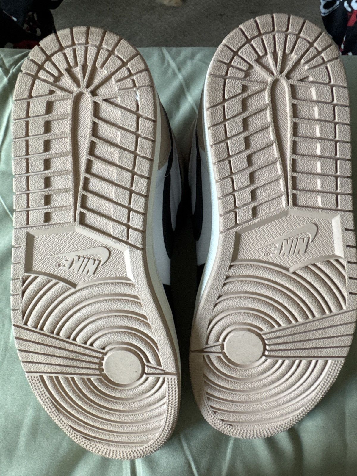 Jordan Brand Air Jordan 1 Retro Latte Size US 10.5 / IT 40.5 - 5 Thumbnail