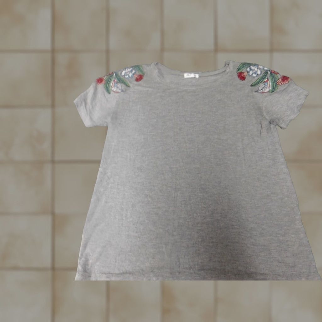 Vintage Skyla Jade Womens Blouse S Gray Crew Neck Pullover Short Sleeve Stretch Casual Logo Classic Cotton Polyester Rayon Basic Shirt Women Size S / US 4 / IT 40 - 1 Thumbnail