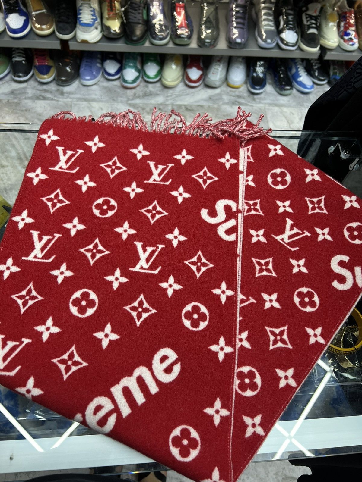 Louis Vuitton Louis Vuitton x Supreme Scarf Size ONE SIZE - 2 Thumbnail