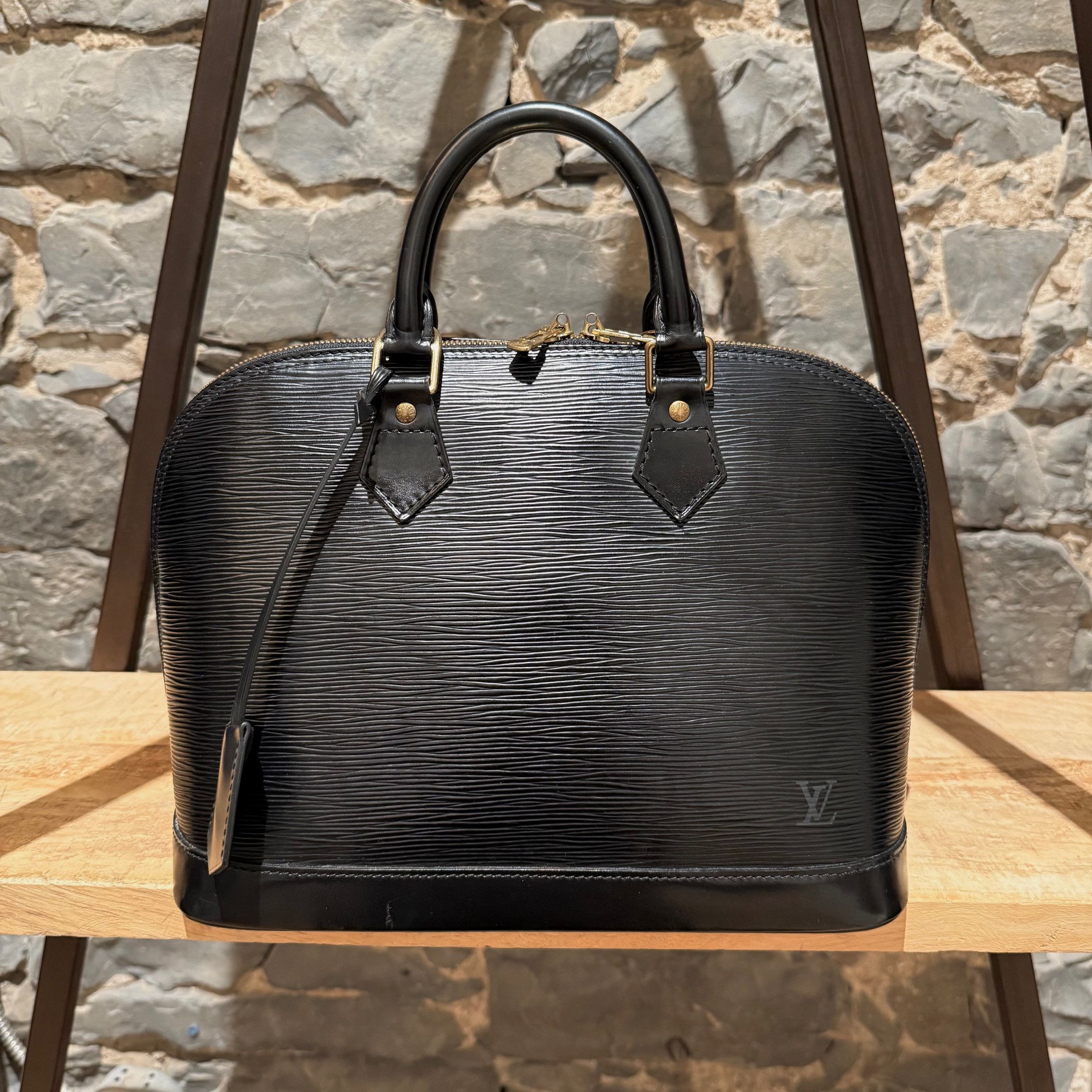 Louis Vuitton Louis Vuitton Vintage 1996 Black Epi Alma MM Handbag Size ONE SIZE - 1 Thumbnail