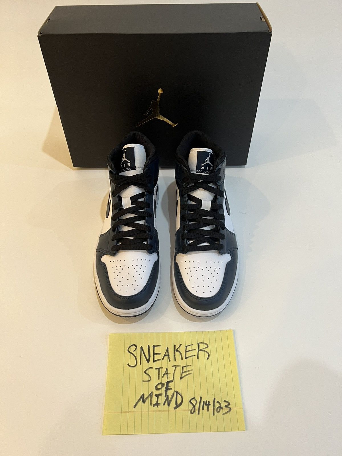 Jordan Brand × Nike BRAND NEW AIR JORDAN 1 MID “ARMORY NAVY” SIZE: 9.5 FAST SHIP Size US 9.5 / EU 42-43 - 4 Thumbnail