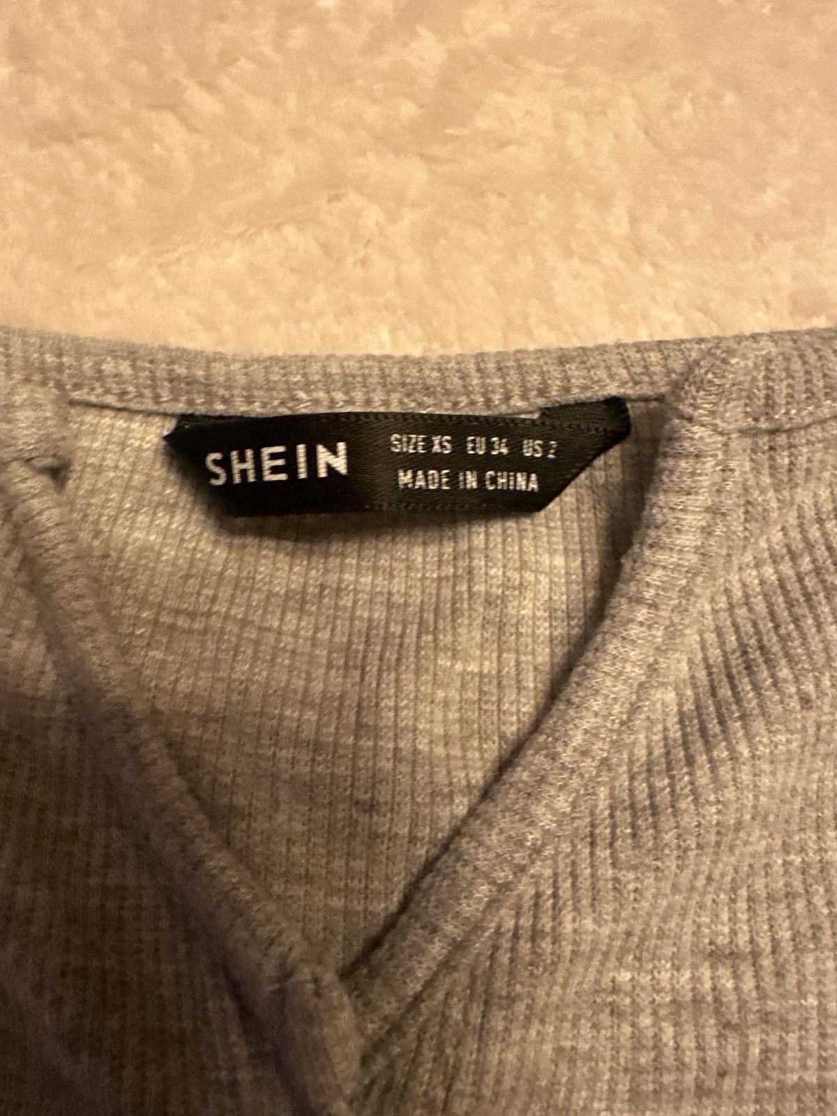Shein Shein Grey Ribbed Button Front Crop Tank XS EUC Size XS / US 0-2 / IT 36-38 - 2 Thumbnail
