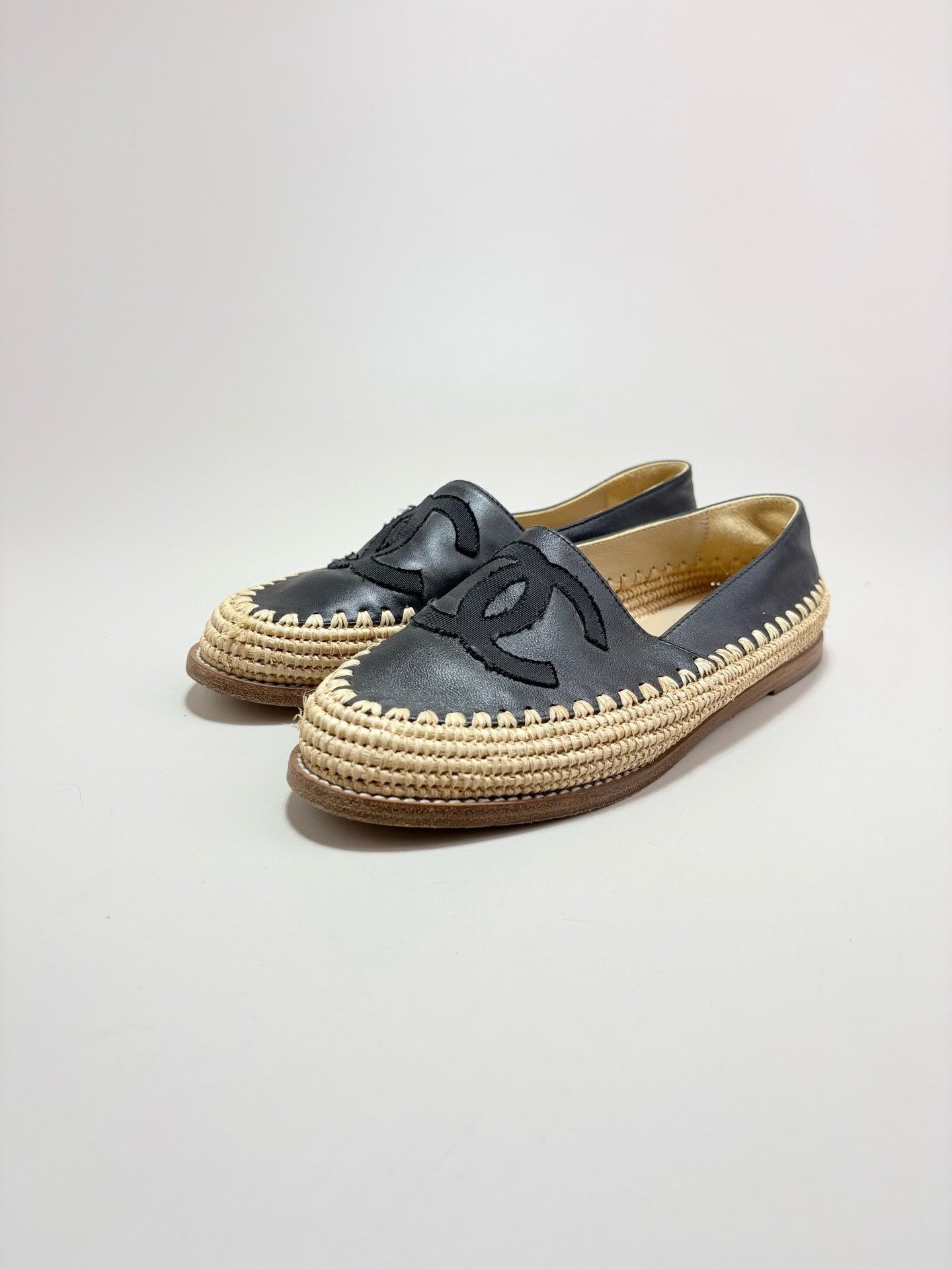 Chanel CHANEL Fisherman Shoes Size US 5 / IT 35 - 1 Thumbnail