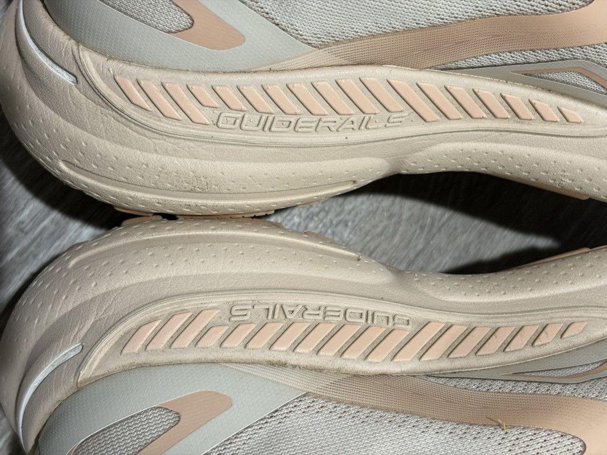 Brooks Brooks Adrenaline GTS 23 Running Shoes Beige Size US 10 / IT 40 - 13 Thumbnail