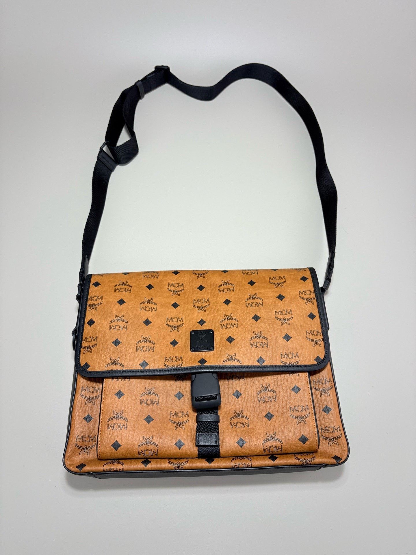 MCM MCM Crossbody Messenger Bag Size ONE SIZE - 1 Thumbnail