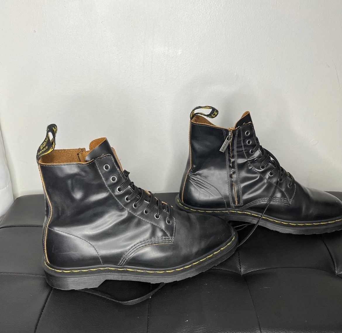 1460 laceless dr martens Cinosural International School