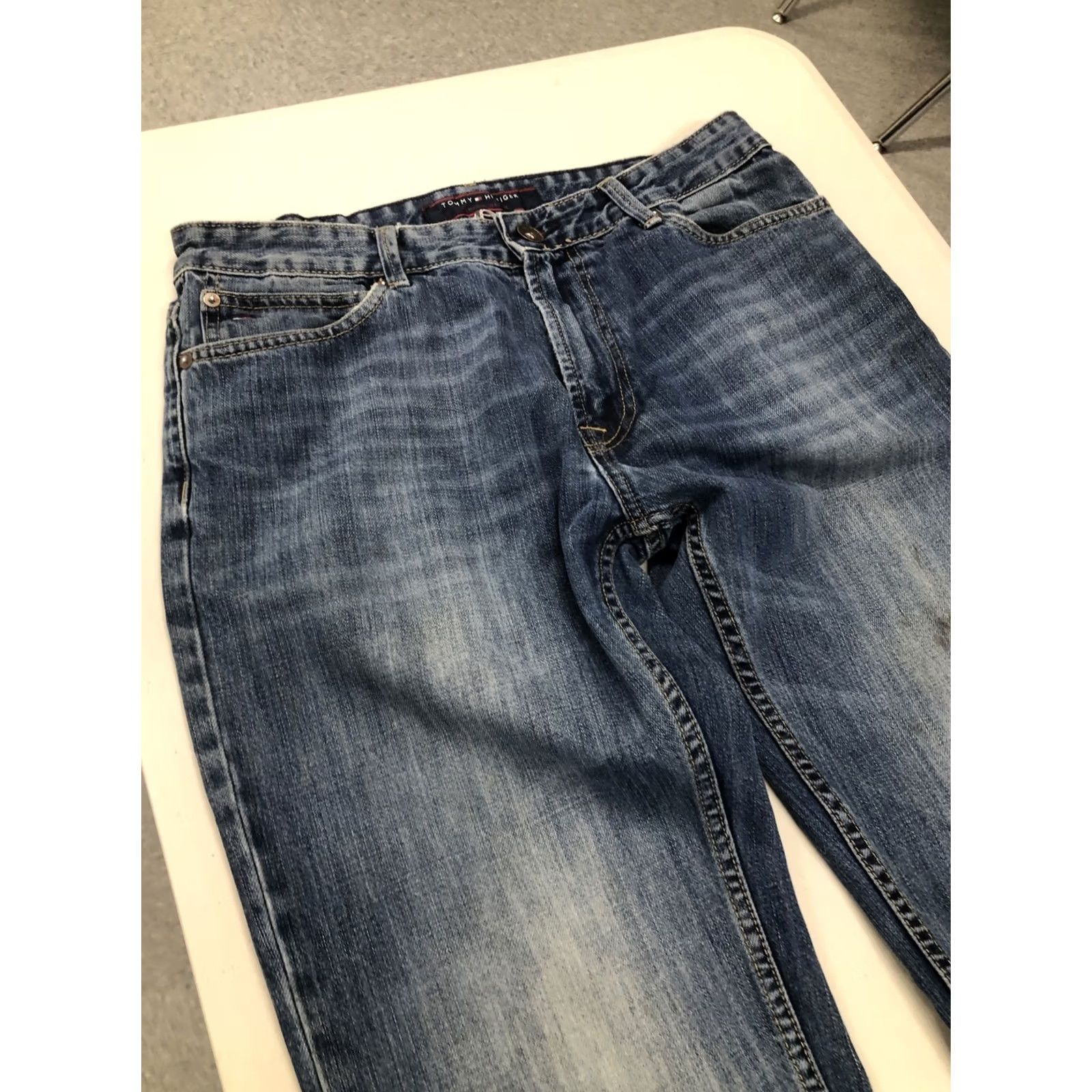 Tommy Hilfiger VINTAGE Tommy Hilfiger Jeans Mens 31X32.5 Blue Straight Zip Up Medium Wash Jeans Mens Regular Blue 5-Pocket Denim Cotton Size US 31 - 3 Thumbnail