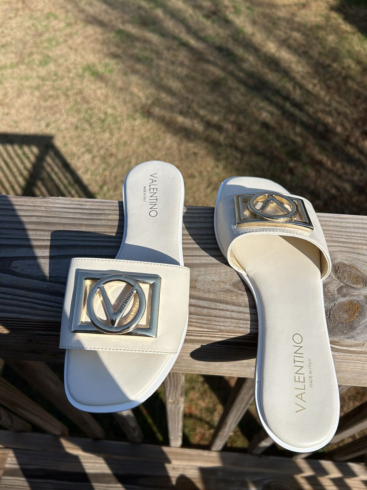 Valentino Valentino White Slide Sandals with Gold Logo Size US 8 / IT 38 - 3 Thumbnail
