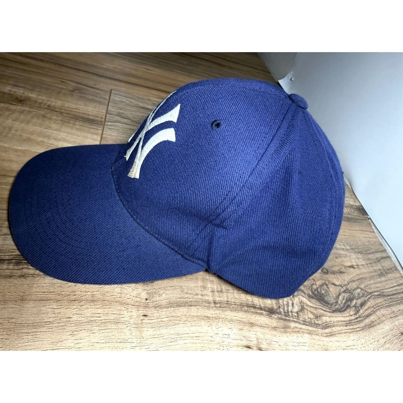 MLB VINTAGE 90s New York Yankees MLB Baseball Big Logo Navy Blue G-Cap Snapback Cap Hat Hats Mens One Size Blue Snapback Cap Size ONE SIZE - 3 Thumbnail