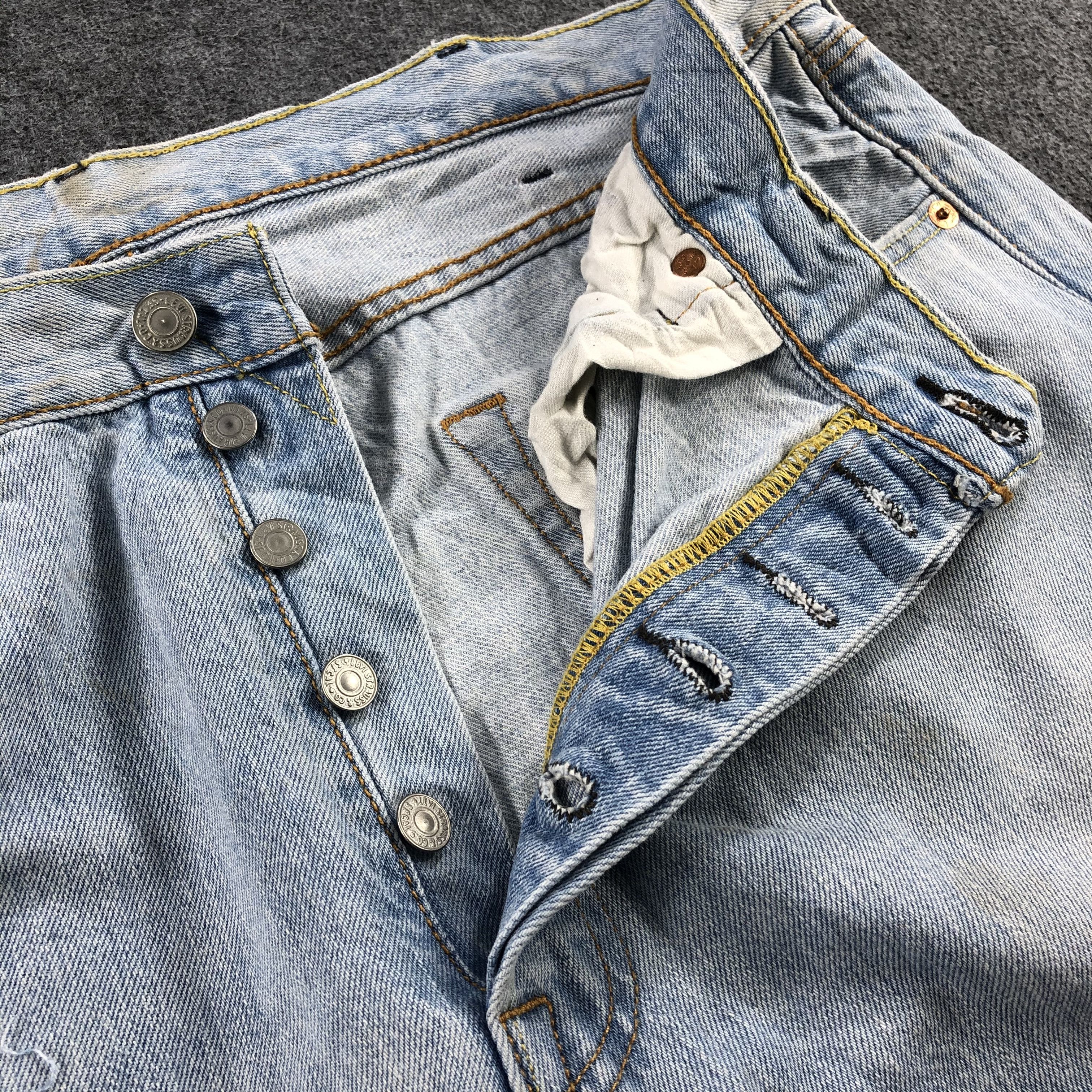 Levi's Vintage Light Wash Levis 501 Jeans-J2122 Size US 39 - 14 Thumbnail