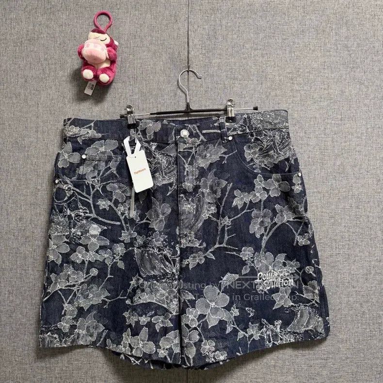 Louis Vuitton Louis Vuitton FW25 Floral Surf Jean Shorts Size US 38 / EU 54 - 1 Thumbnail
